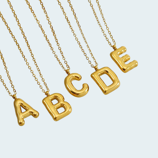 Collar inicial dorado globo
